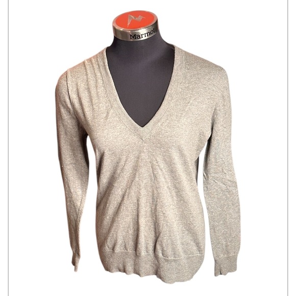 J. Crew Gray V-Neck Women's Sweater Size Medium - Picture 3 of 4